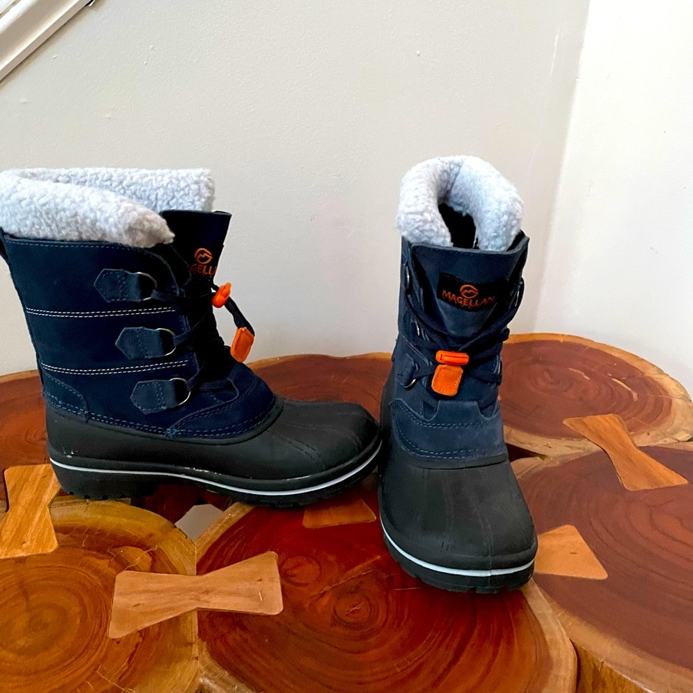 Magellan Snow Boots Size Boy’s Youth 4